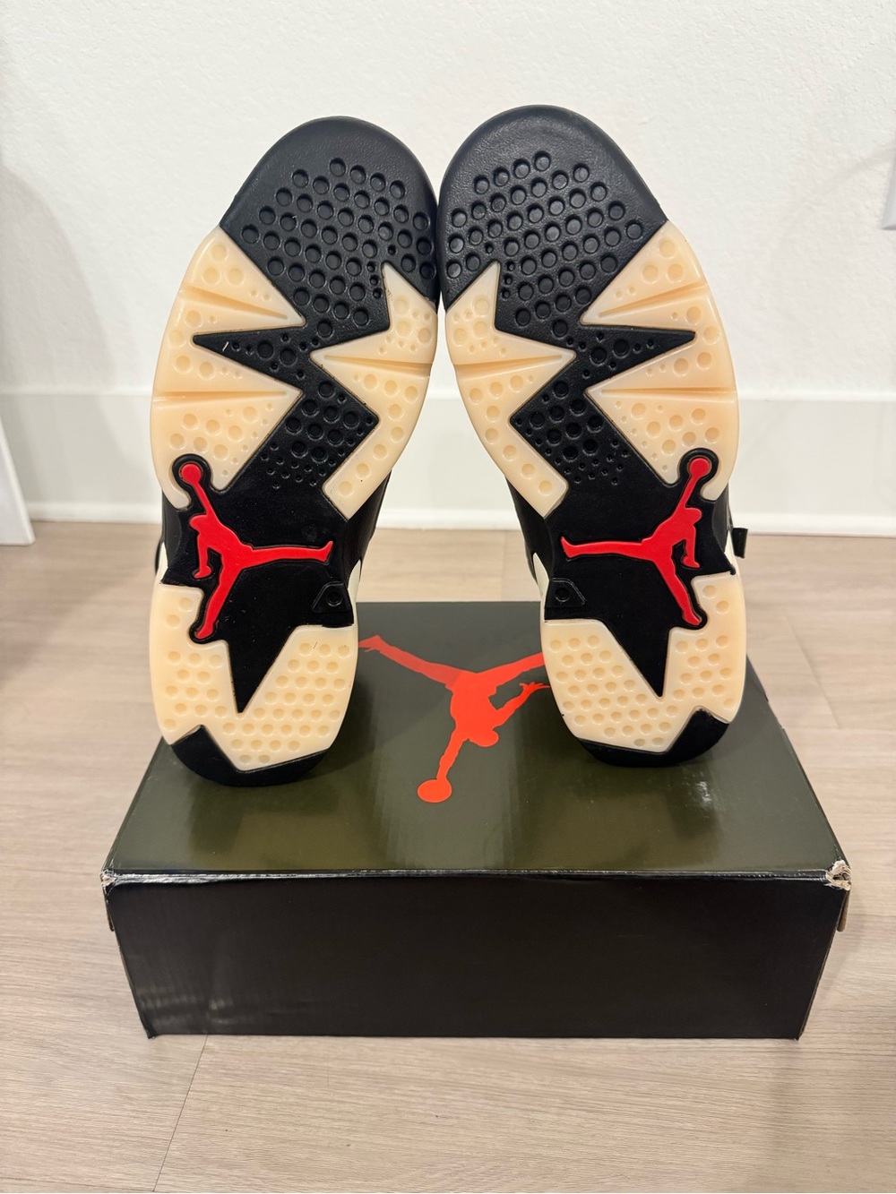 Jordan 6 Retro - Travis Scott Army Green - Picture 4 of 4